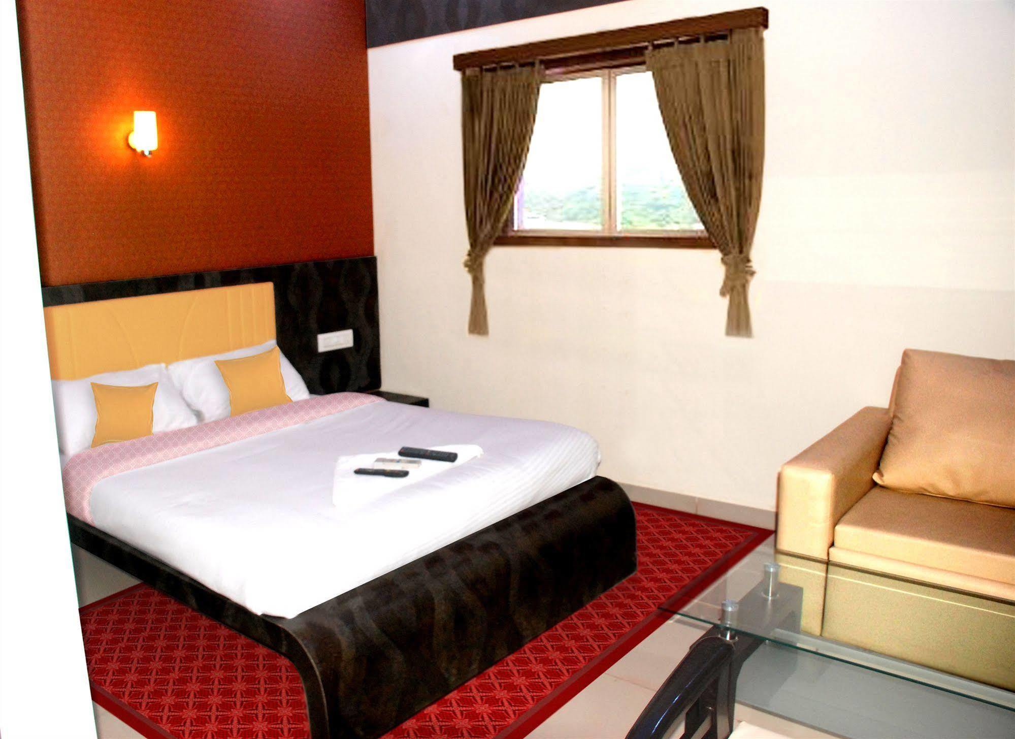 Fabexpress Adore Inn - Nr Mumbai International Airport Exterior photo