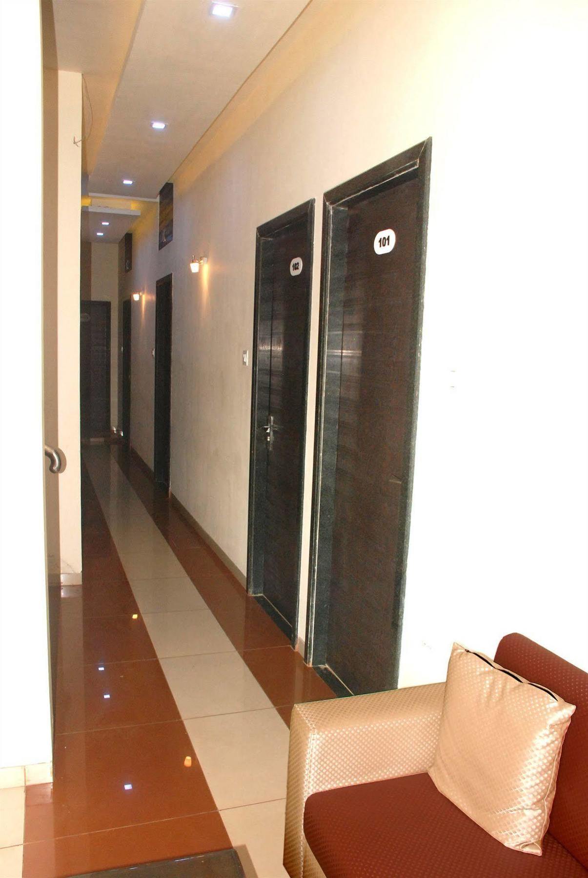 Fabexpress Adore Inn - Nr Mumbai International Airport Exterior photo